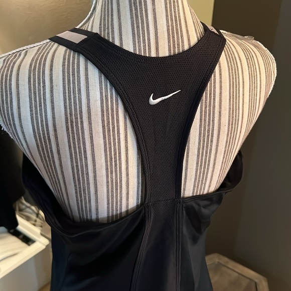Nike, dri-fit tank XL, UIGC - Picture 5 of 5